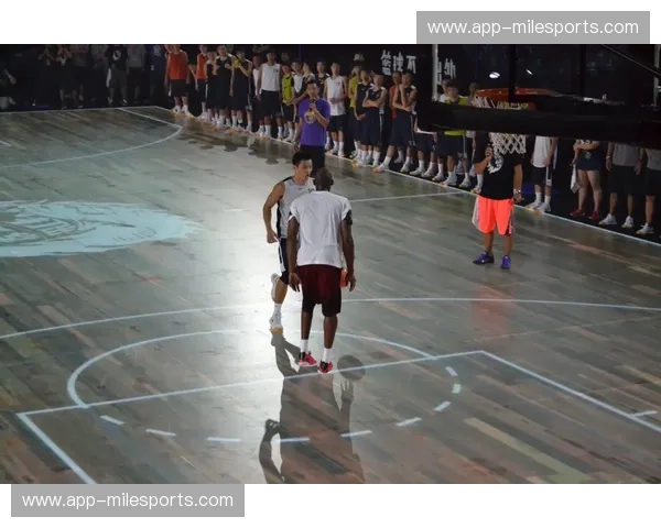 那段被尘封的录像，记录了凡人挑战“神”的几分钟：李观洋vs科比的篮球史诗